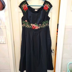 Eshakti 2X Embroidered Dress